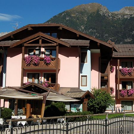 Hotel Quadrifoglio Pinzolo Kültér fotó