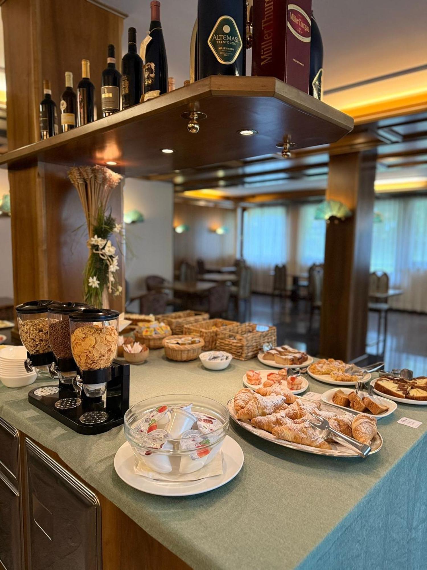 Hotel Quadrifoglio Pinzolo Kültér fotó